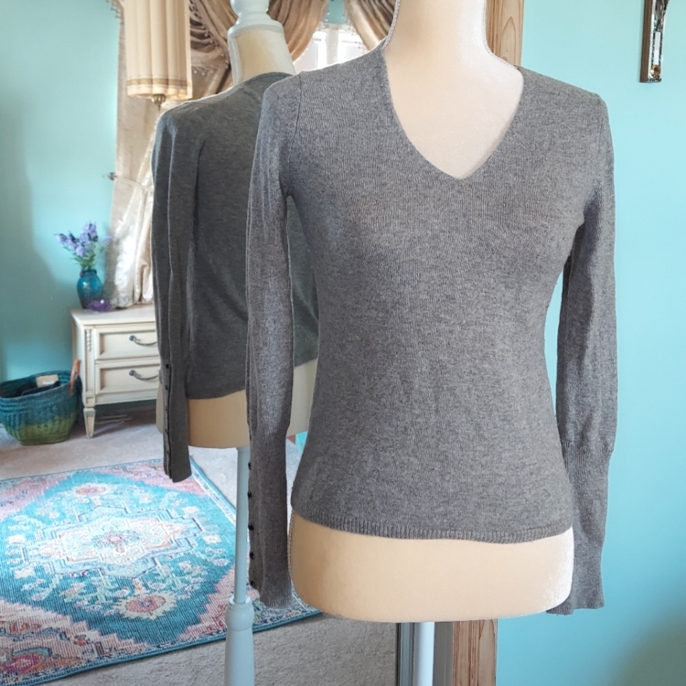 Soft Gray Cashmere Pullover V-neck Sweater